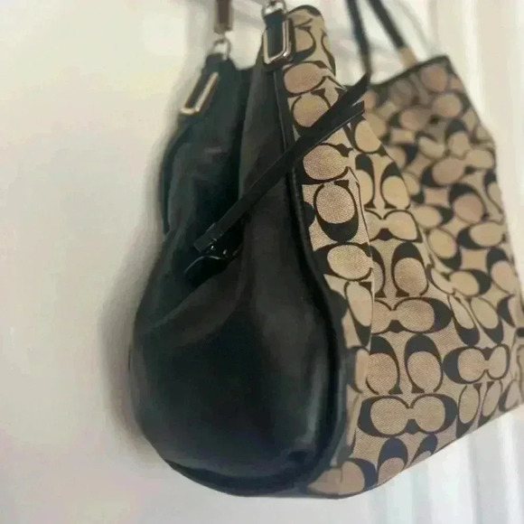 Coach Madison Large Shoulder Bag - C1481-32721 - Printed Signature Fabric - Picture 7 of 16